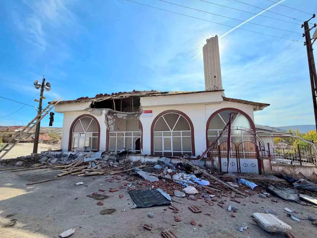 Sincan Belediyesi, Fırtına Sebebiyle Yıkılan Camiyi Onaracak