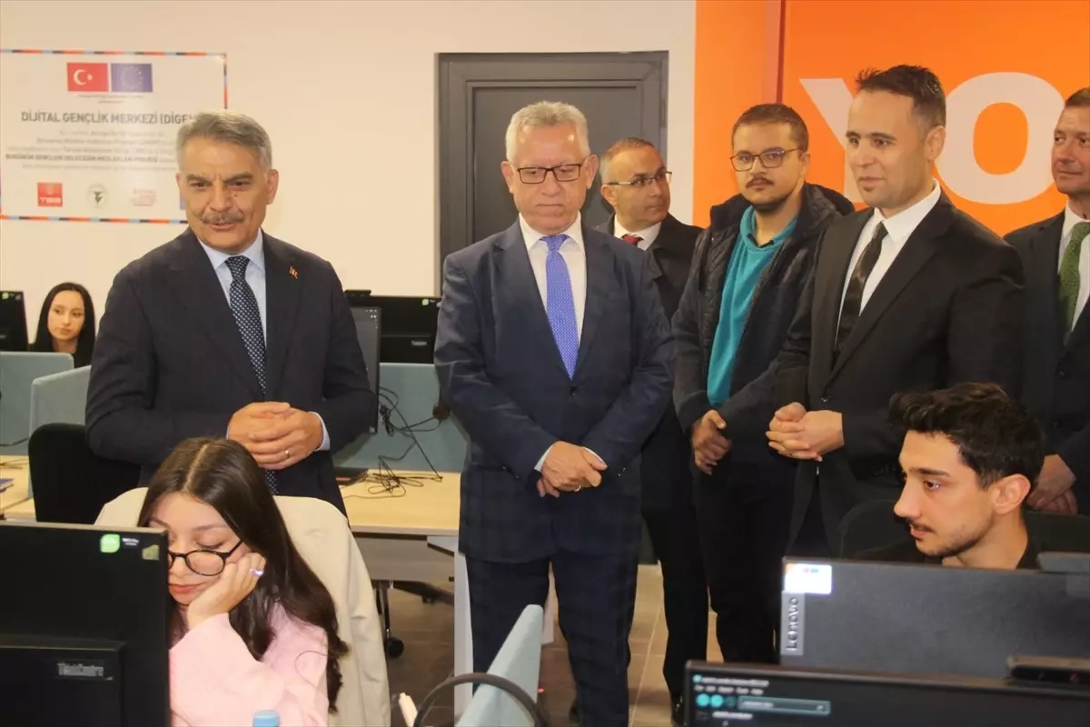 Yozgat\'ta Dijital Gençlik Merkezi Açıldı
