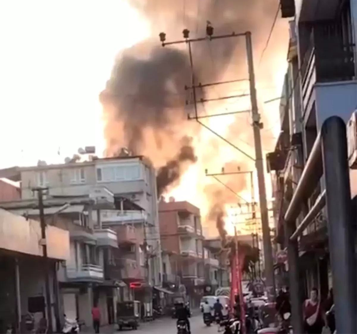 Adana\'da Tekstil Atölyesinde Yangın