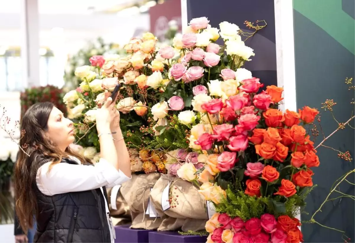 Hollanda\'da Uluslararası Çiçekçilik Fuarı Başladı