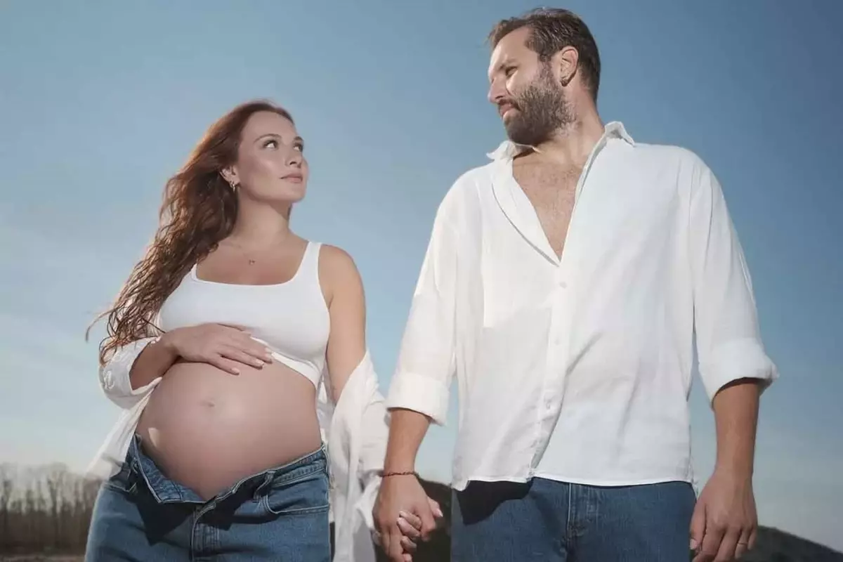 Annelik heyecanı yaşayan Başak Gümülcinelioğlu\'ndan ilk paylaşım!