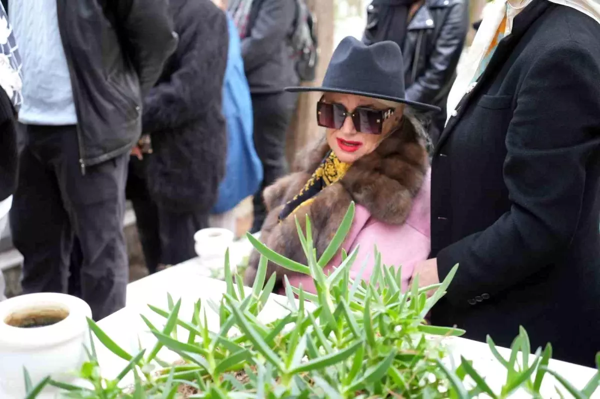 Banu Alkan, Kardeşi Osman\'ı Son Yolculuğuna Uğurladı