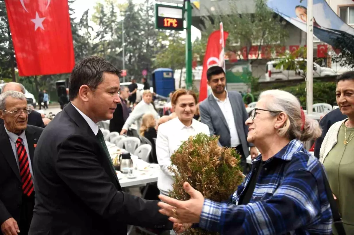 Osmangazi Belediye Başkanı Erkan Aydın, Hocahasan Mahallesi\'nde Kahvaltıda Vatandaşlarla Bir Araya Geldi