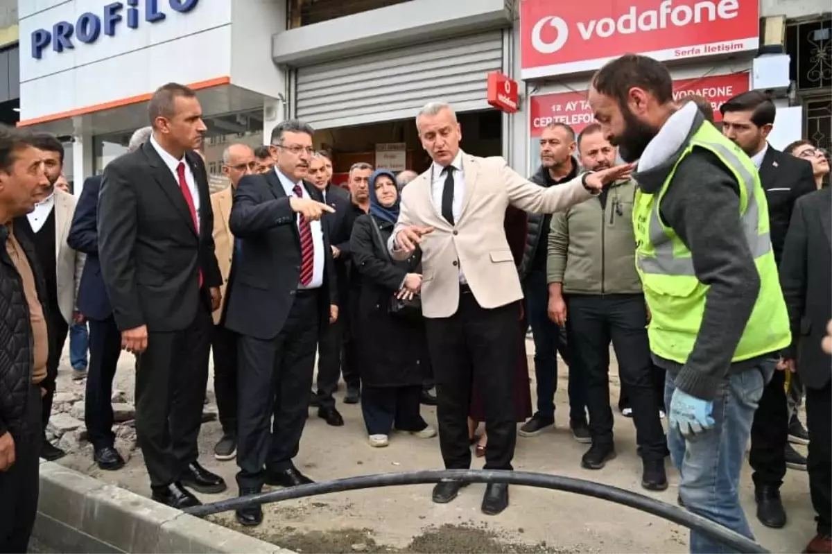 Trabzon Büyükşehir Belediye Başkanı Yomra\'da Yol Çalışmalarını İnceledi