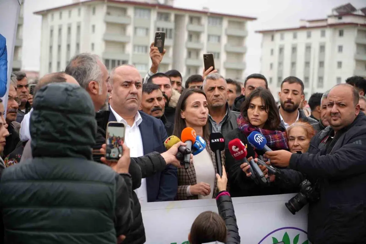 DEM Parti Genel Başkanı Tülay Hatimoğulları, Selahattin Demirtaş\'ı Ziyaret Etti