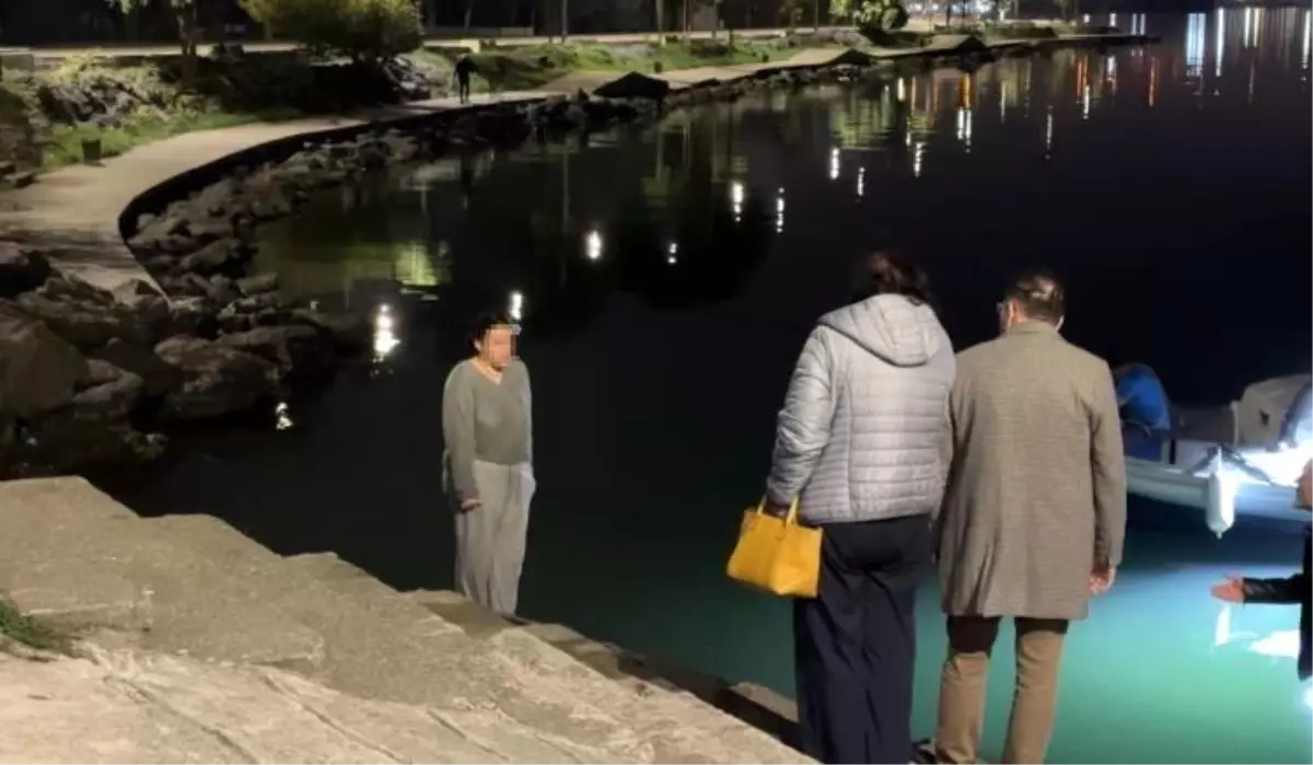 Denize atlamak isteyen genç kızı anne ve babası ikna etti