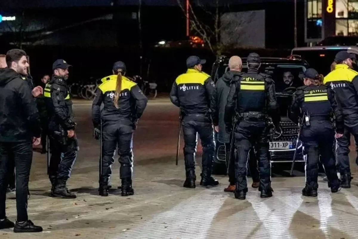 Galatasaray maçı öncesi Amsterdam\'da alarm