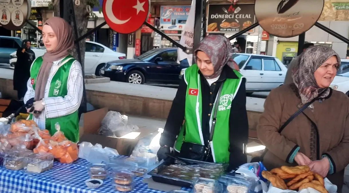 Dinar\'da Gazze için Hayır Çarşısı Kuruldu