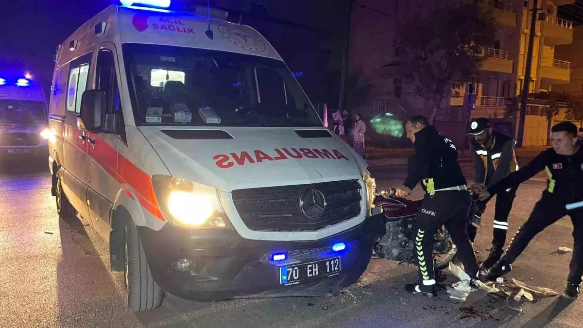 Karaman\'da Ambulans ve Motosiklet Çarpıştı