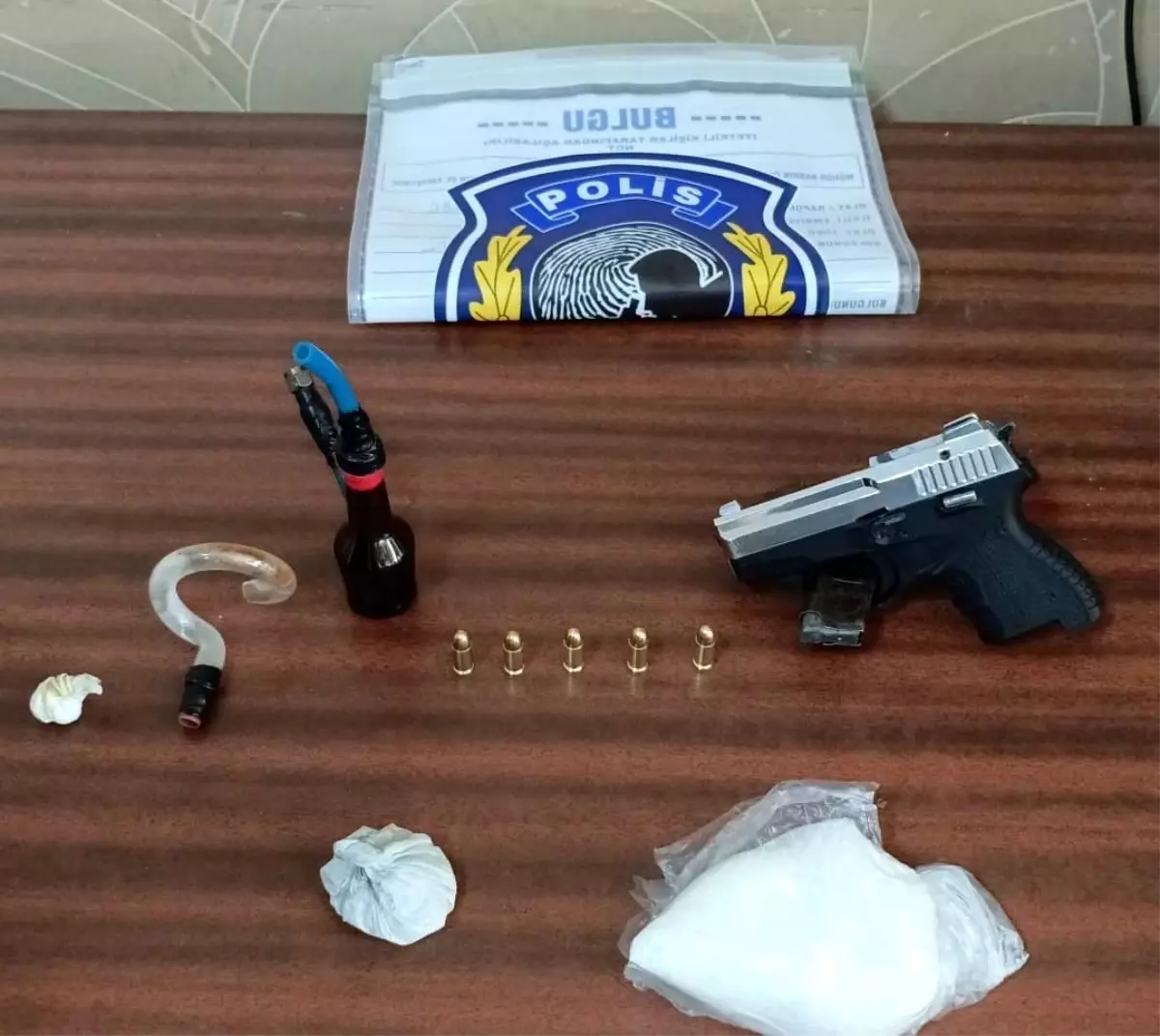 Gaziemir\'de Uyuşturucu ve Silah Ele Geçirildi