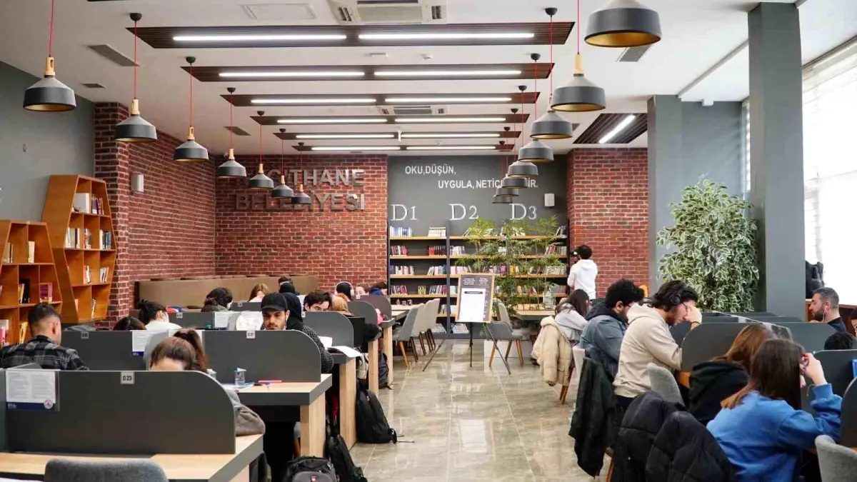 Kağıthane\'de Millet Kıraathaneleri Gençlerin Tercihi