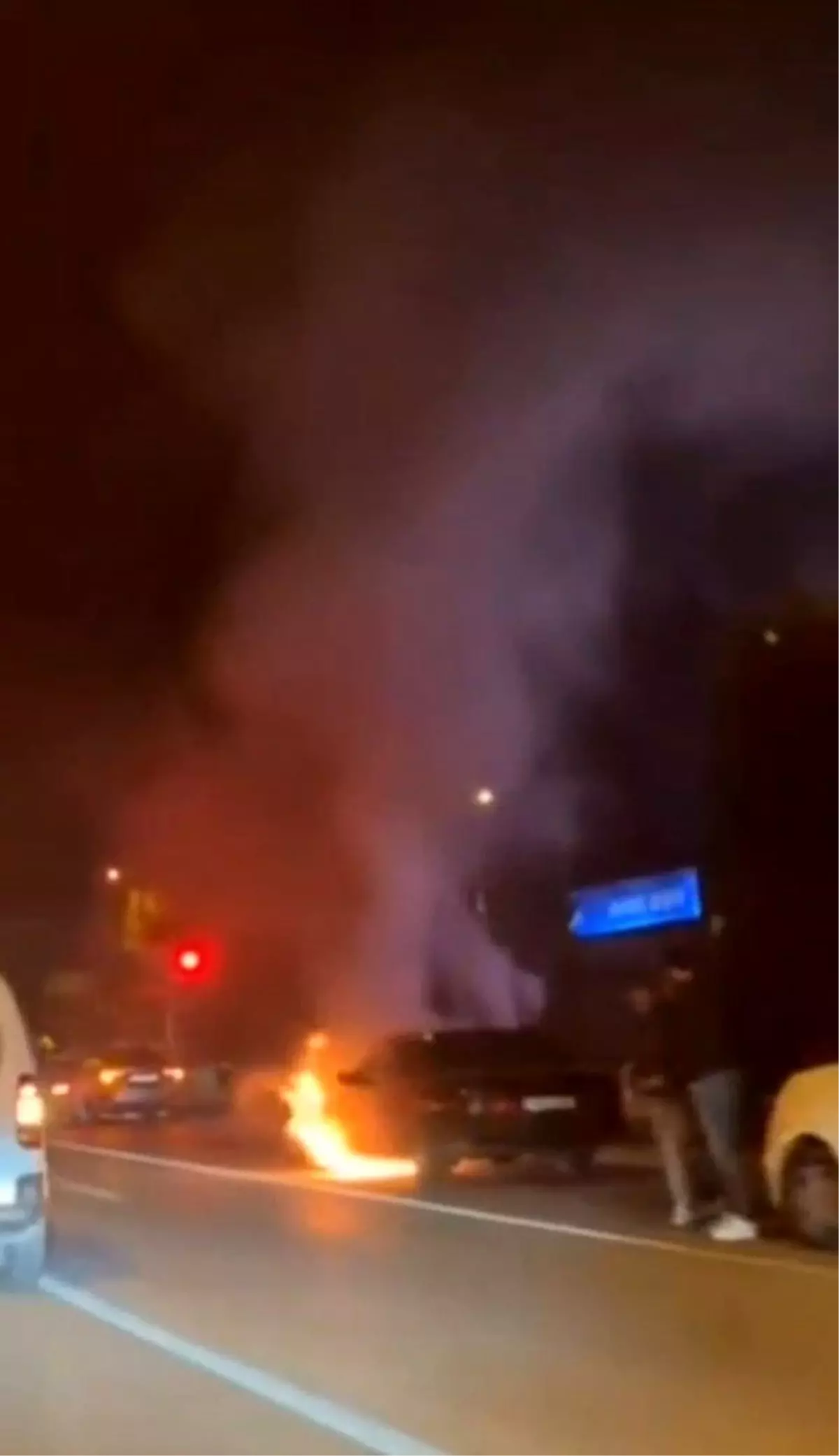 Safranbolu\'da Otomobil Yangını: Vatandaşların Müdahalesiyle Söndürüldü