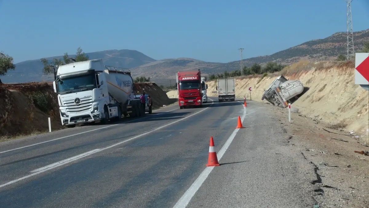 Kilis\'te Zincirleme Kaza: Beton Mikseri Devrildi