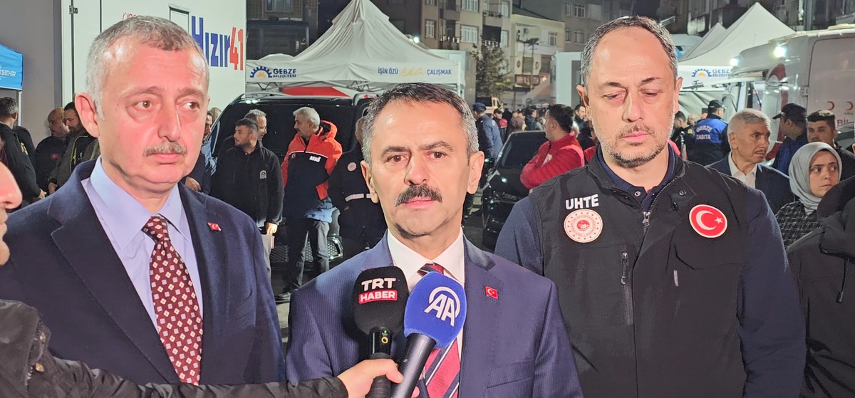 Kocaeli\'de Bina Çöktü: 25 Bina Mühürlendi
