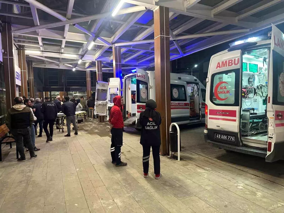 Muş\'ta Öğretmenleri Taşıyan Taksi Takla Attı