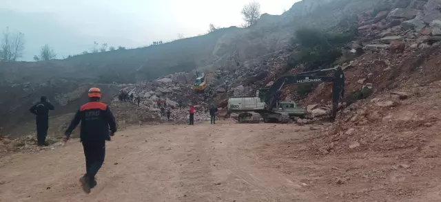 Ordu'da taş ocağında göçük: 2 işçi enkaz altında Ordu'da taş ocağında göçük: 2 işçi enkaz altında