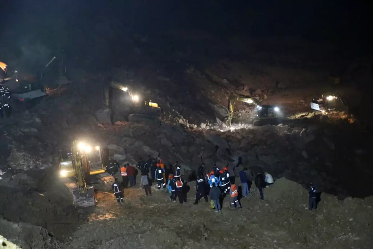 Ordu\'da taş ocağındaki göçükten 1 işçinin cansız bedeni çıkarıldı