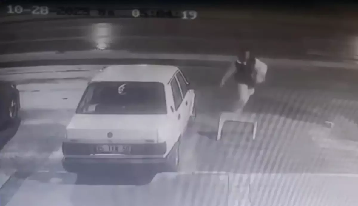 İzmir\'de Hırsızlık Zanlıları Yakalandı