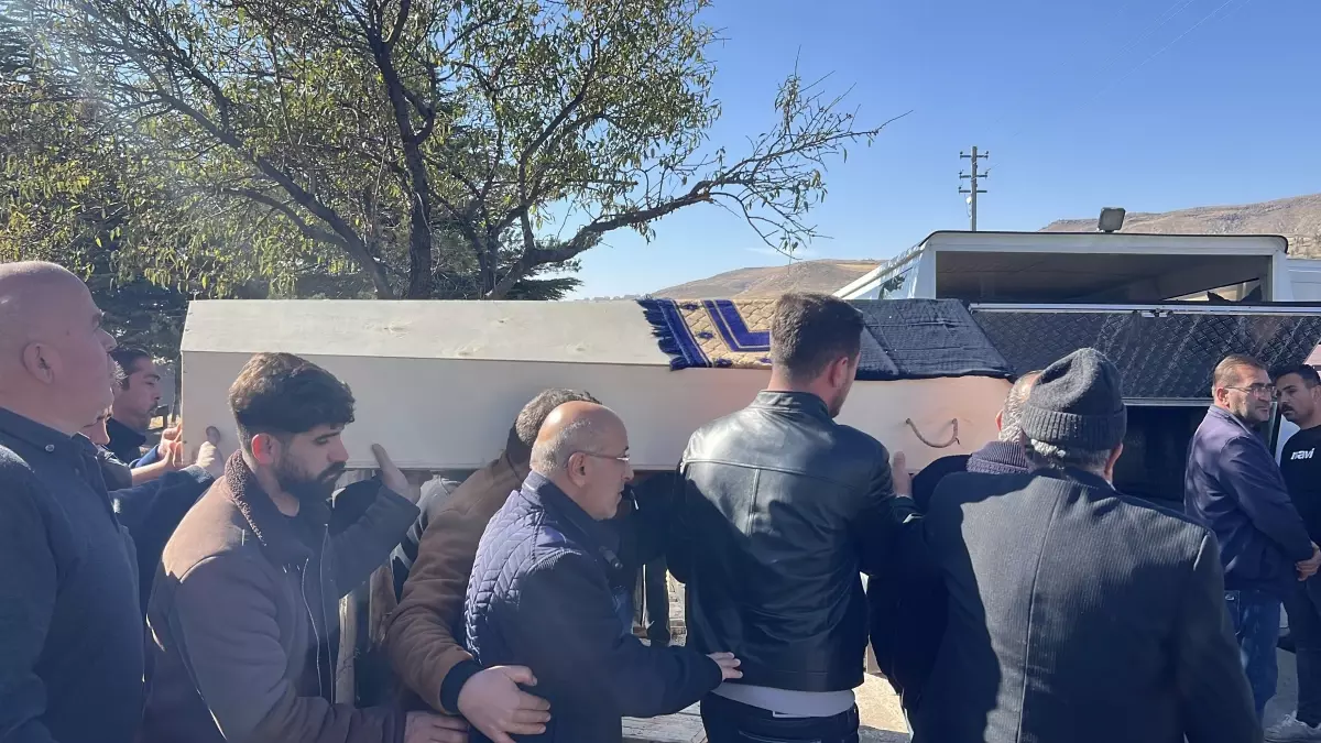 Cenaze Töreniyle Toprağa Verildi