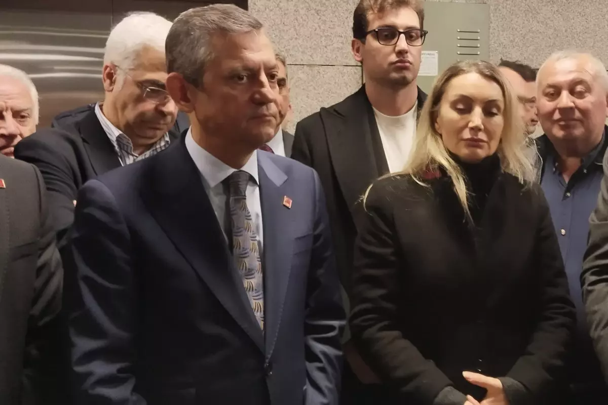 Özgür Özel: Dilek İmamoğlu\'nun diplomatik pasaportu iptal edildi