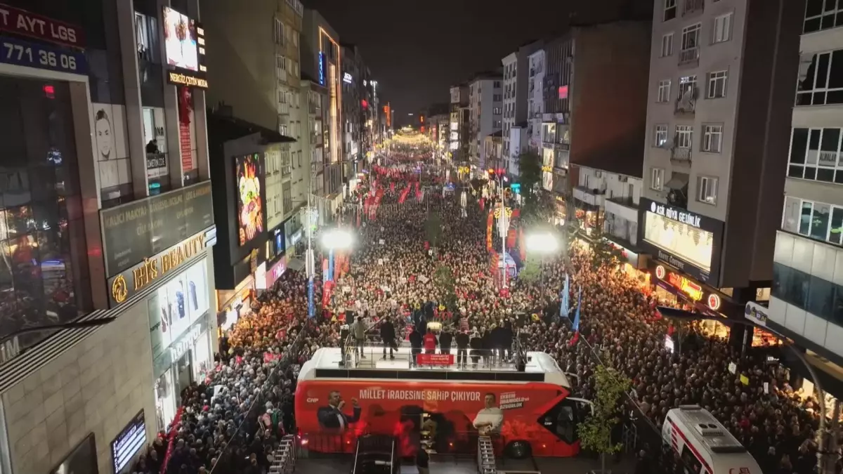 Özgür Özel, Ümraniye Mitinginde Erdoğan\'ı Eleştirdi