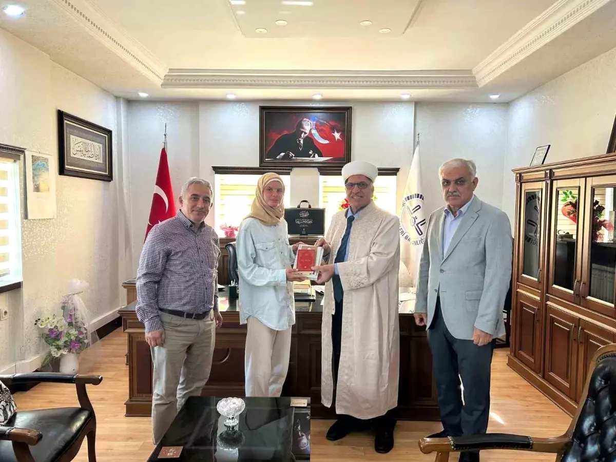 Polonyalı Gazeteci İslam\'ı Seçti