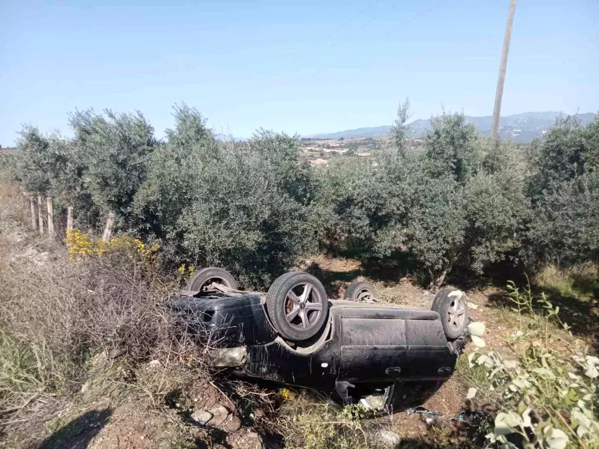 Osmaniye\'de otomobil şarampole yuvarlandı: Anne ve çocuğu yaralı