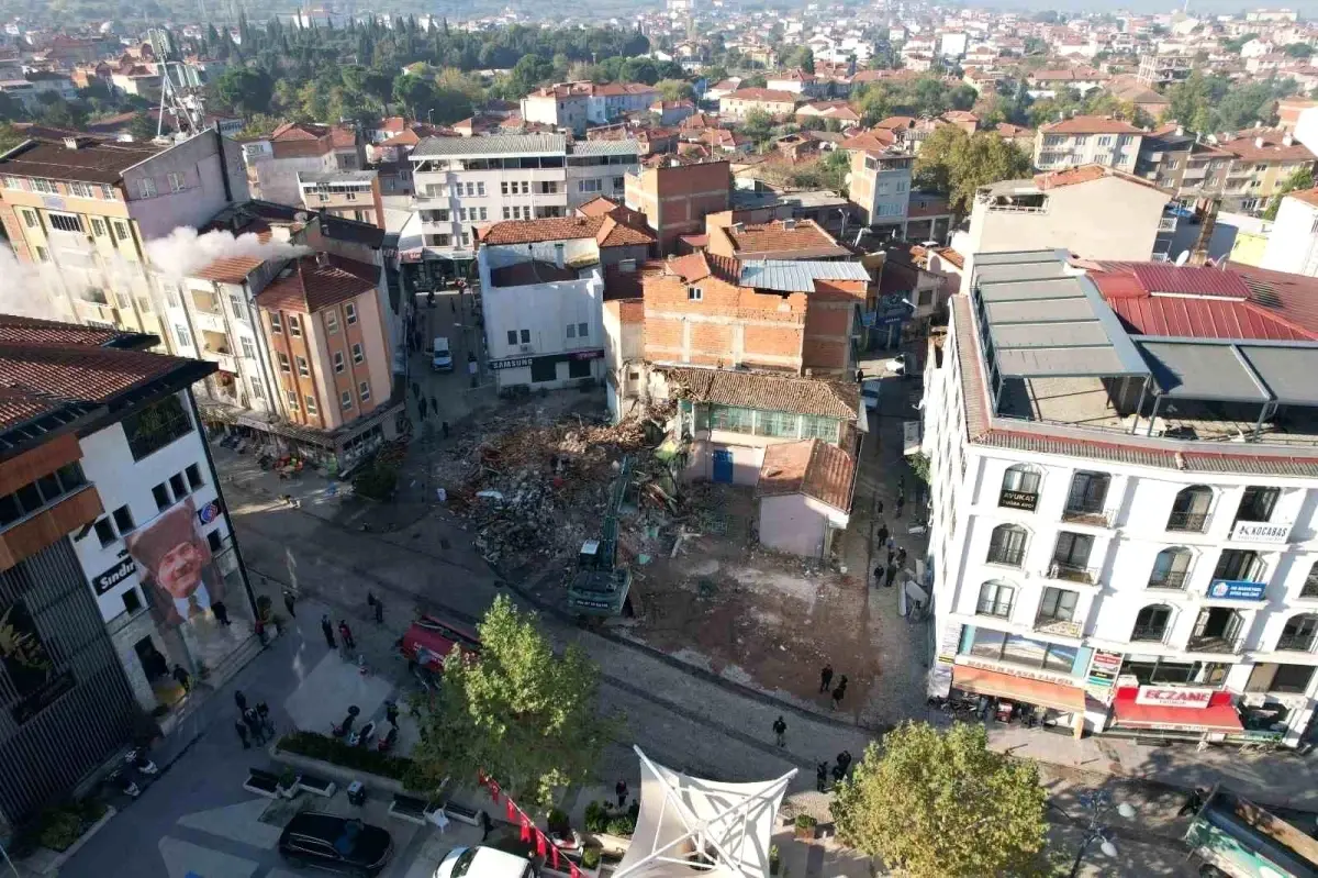 Sındırgı\'da Deprem Sonrası Afet Bölgesi İlan Edildi