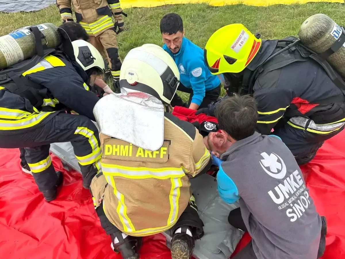 Sinop Havalimanı\'nda Uçak Kazası Tatbikatı Gerçekleştirildi