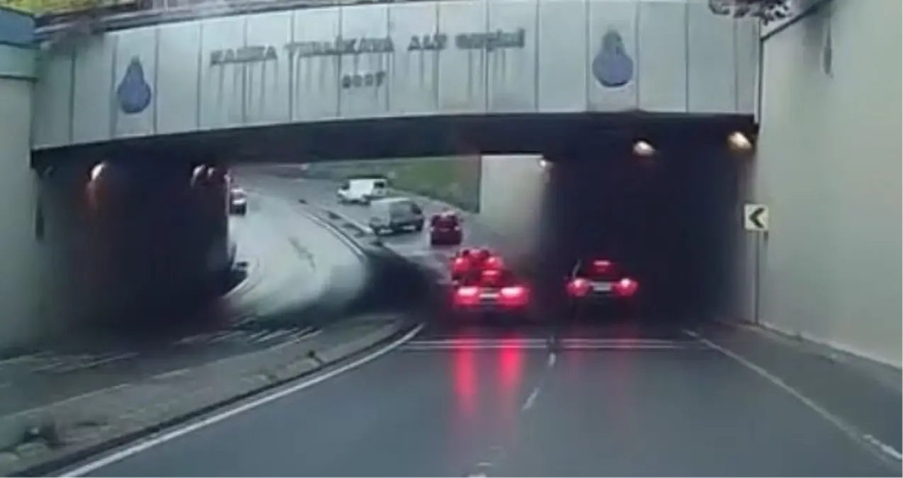 Sultangazi\'de Minibüs Kazası