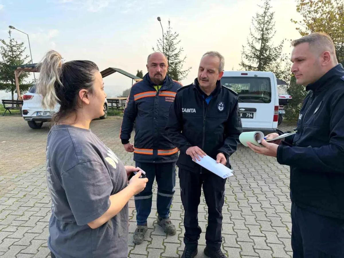 Bartın\'da Temizlik İşçisinden Örnek Davranış: Bulduğu Cüzdanı Sahibine Ulaştırdı