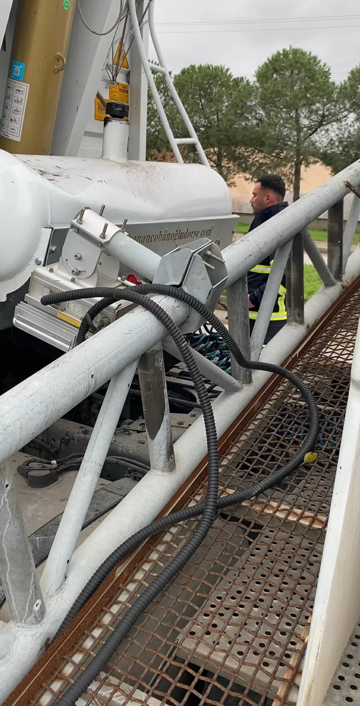 Çanakkale\'de TIR Direği Devrildi