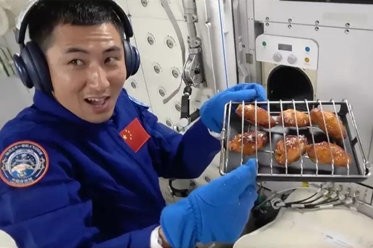 Uzayda ilk kez ızgara pişirdiler