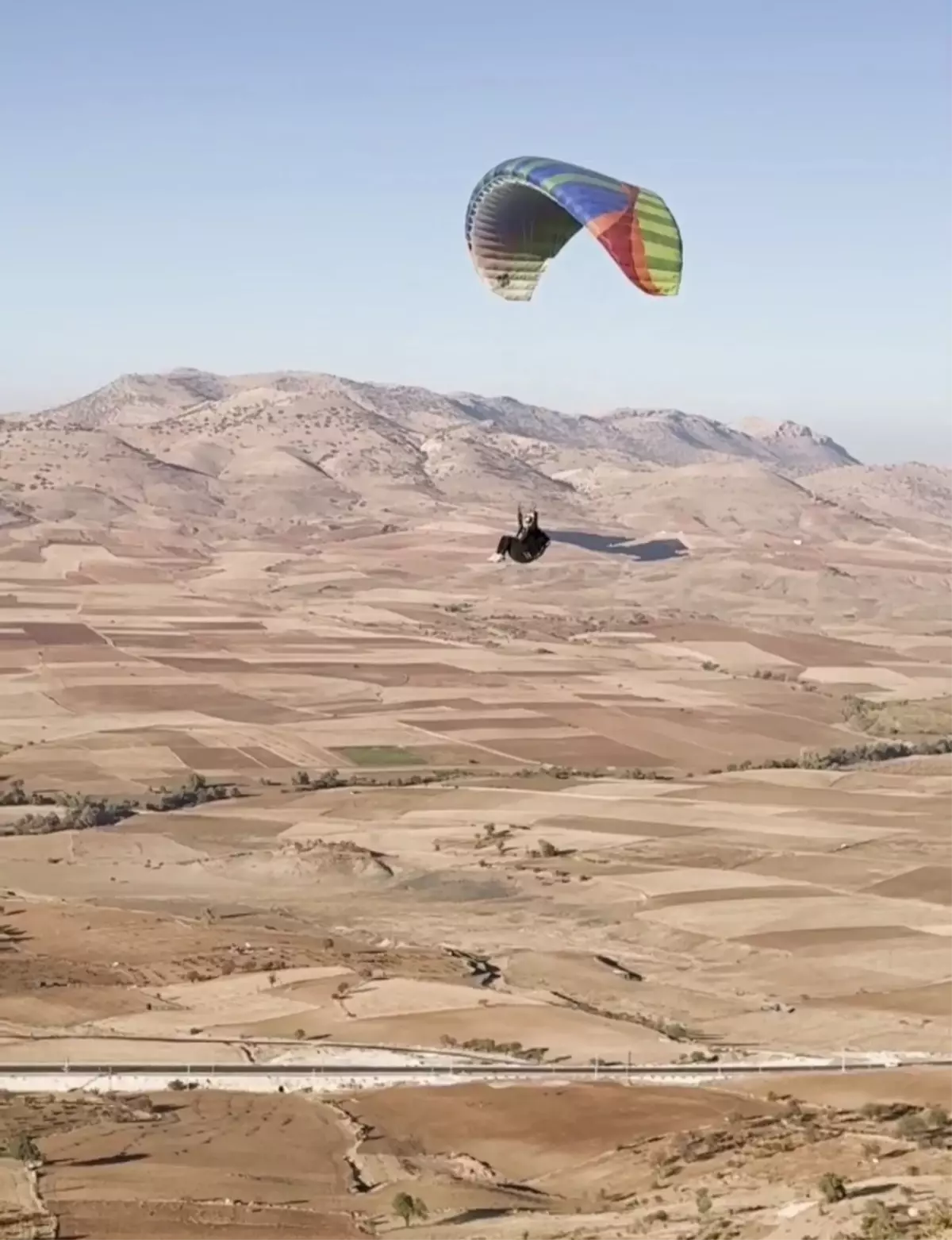 Gercüş\'te Yamaç Paraşütü Etkinliği Coşkusu