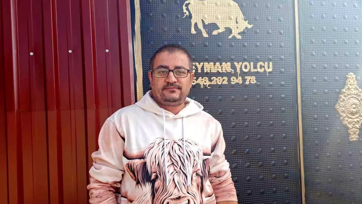 Yılanı İle \'Ölümle Dans\' Eden Emekli