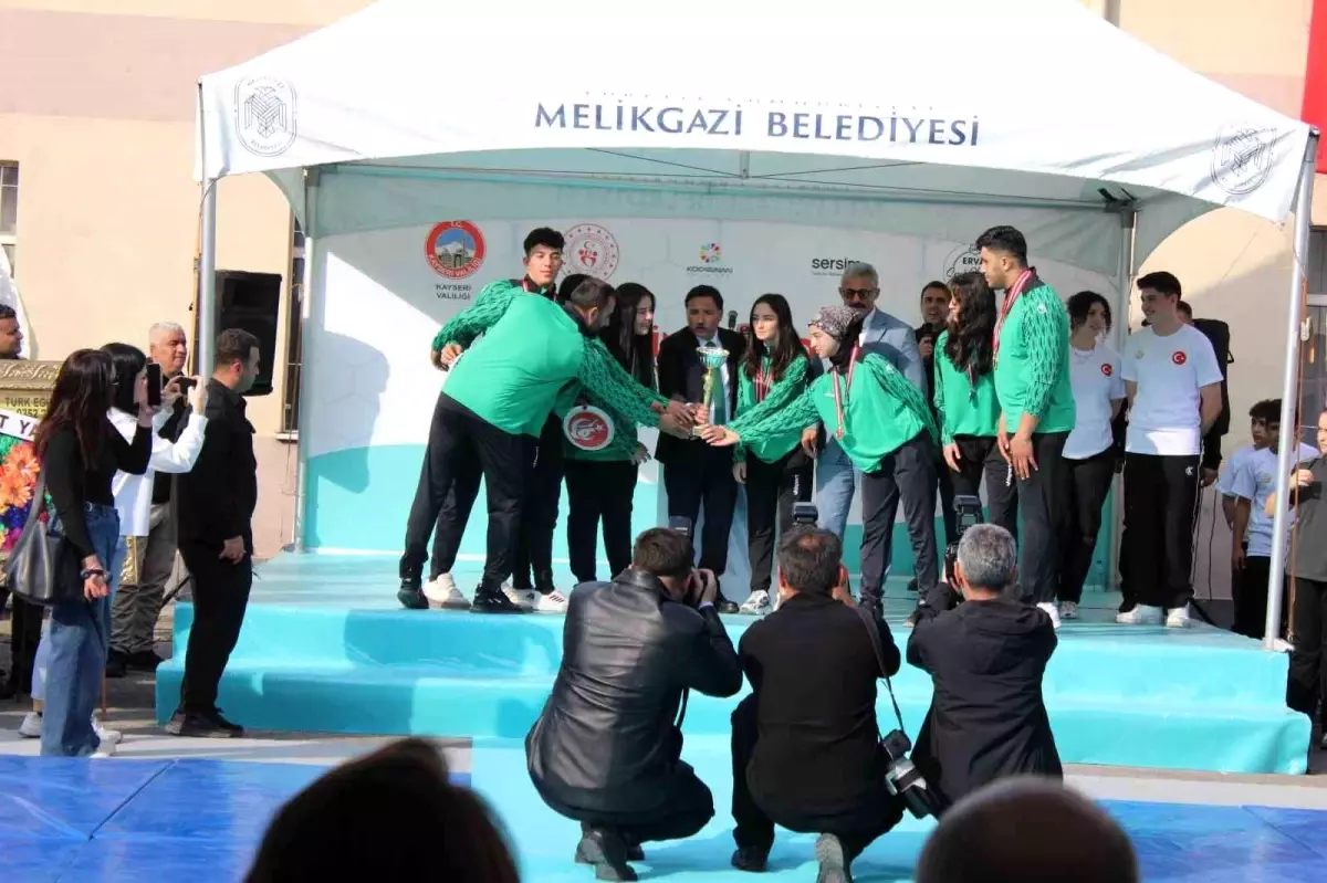 62. ERVA SERSİM İbrahim Ustaoğlu Spor Okulu Açıldı