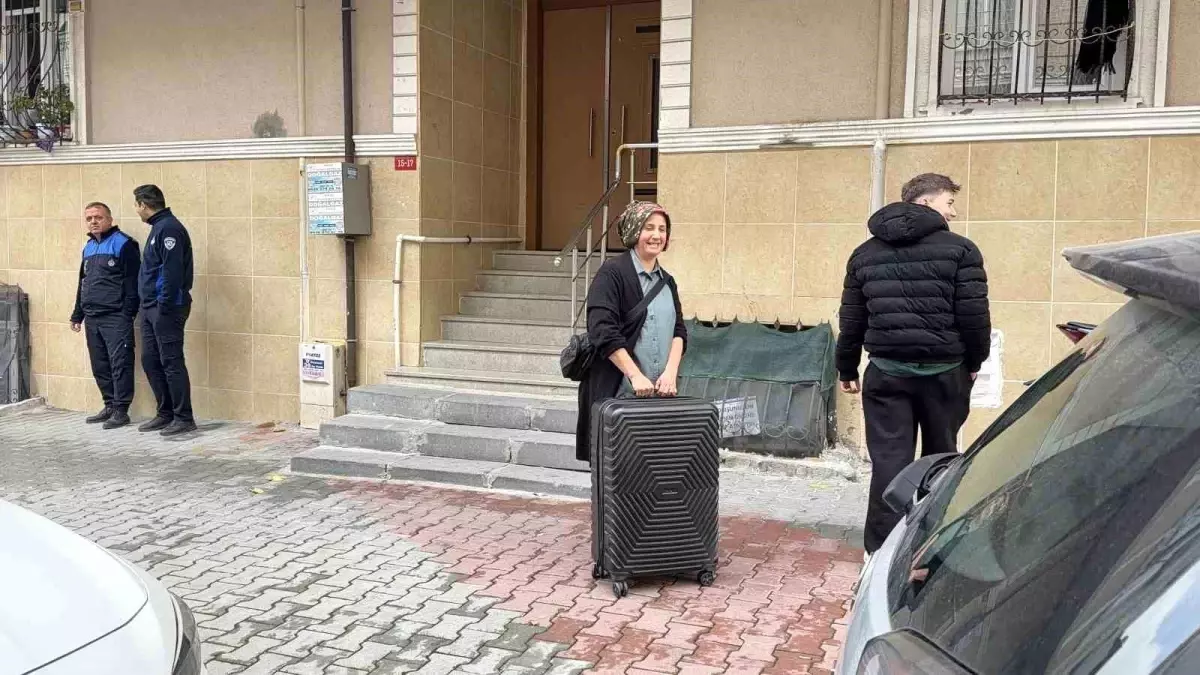 Arnavutköy\'de istinat duvarı çöktü, İki bina tahliye edildi