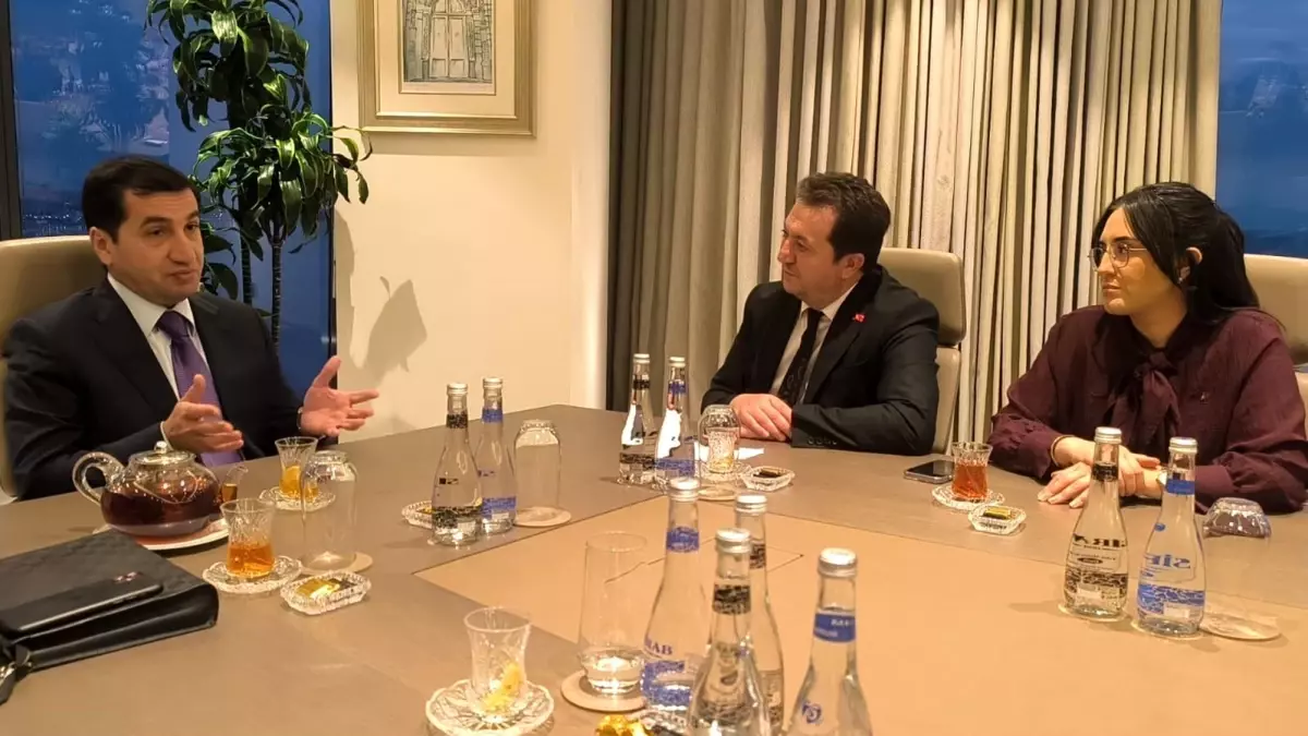 Hikmet Hacıyev Azerbaycan\'ın Zaferini Kutladı