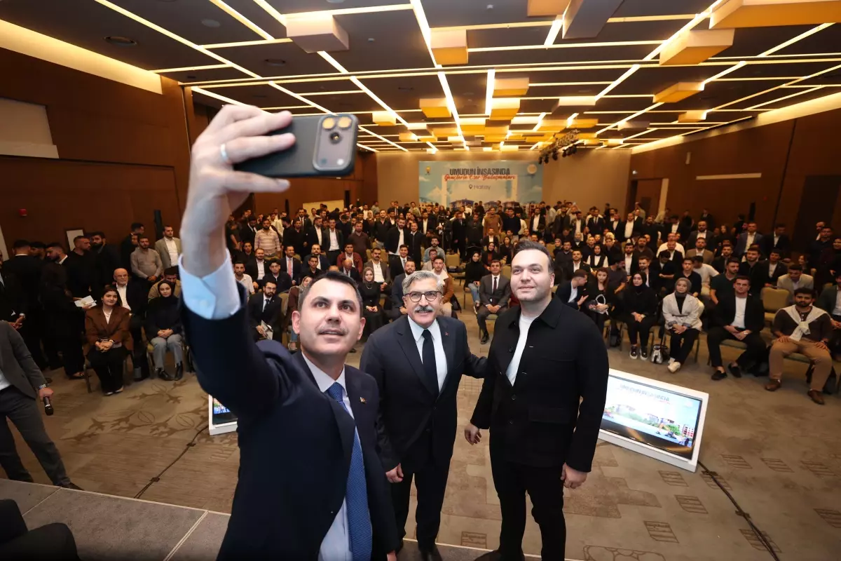 Bakan Kurum, Gençlerle Hatay\'da İnşaat Çalışmalarını Anlattı