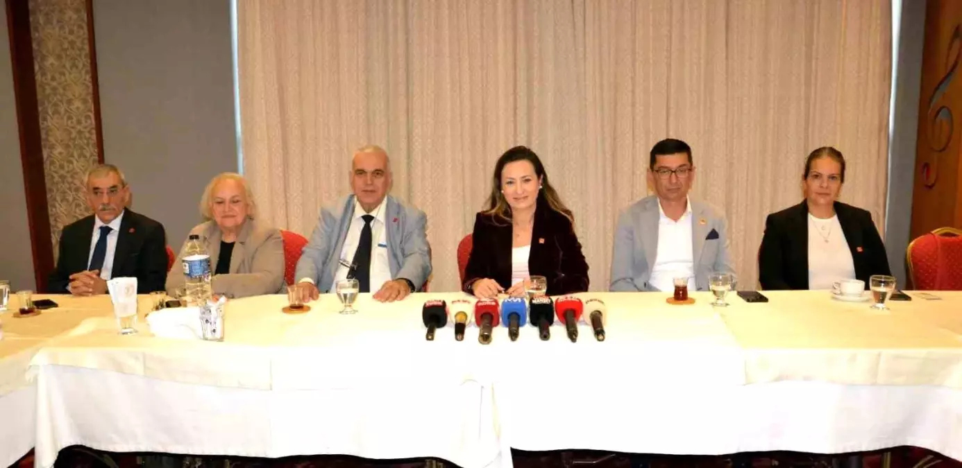 CHP Manisa İl Başkanı Özalper\'den Basın Toplantısı ve Bürokrasideki Değişiklikler