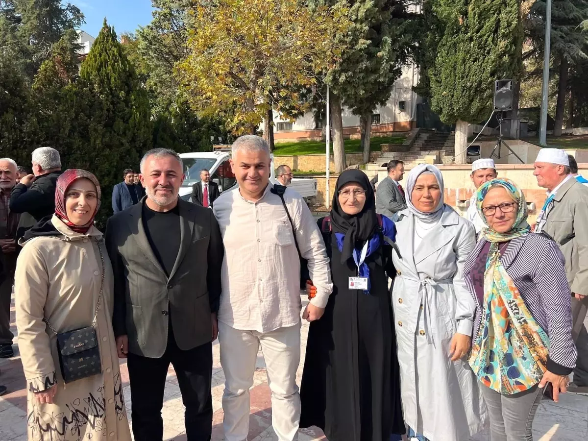 Umreciler Manevi Duygularla Uğurlandı