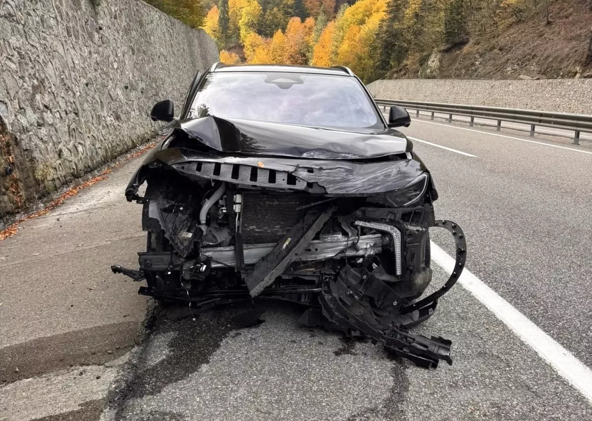 Bolu\'da Elektrikli Otomobil Kaza Yaptı