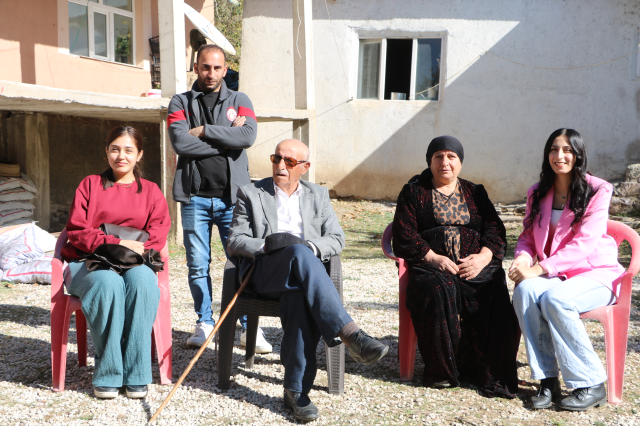 Bu köyde imam hariç herkesin soyadı aynı Bu köyde imam hariç herkesin soyadı aynı