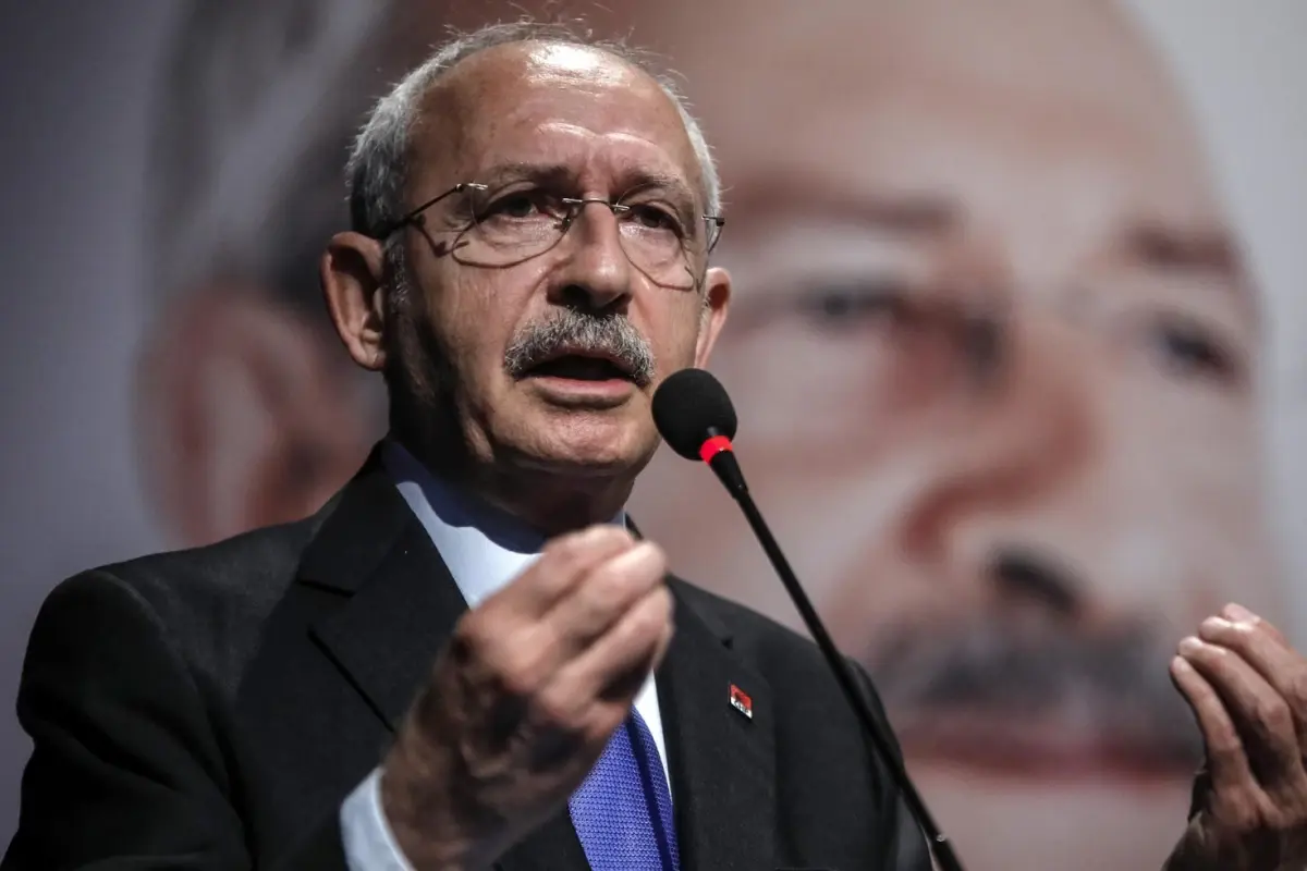Ecevit\'i anan Kılıçdaroğlu\'nu topa tuttular