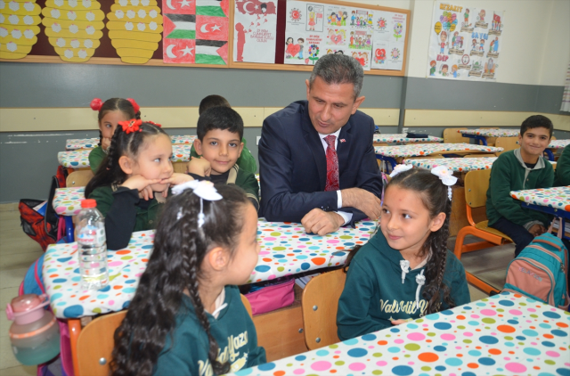 Eşi benzeri yok! Aynı okulda 21 ikiz eğitim görüyor