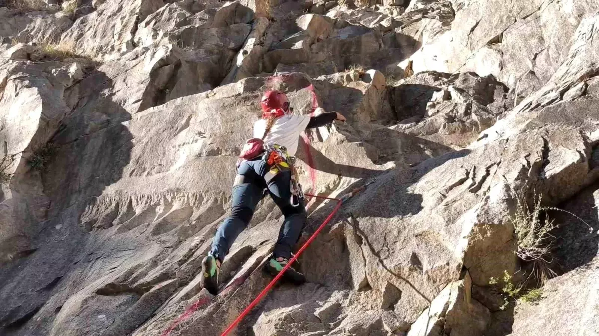 Uzundere\'de Dağcılık Eğitimi