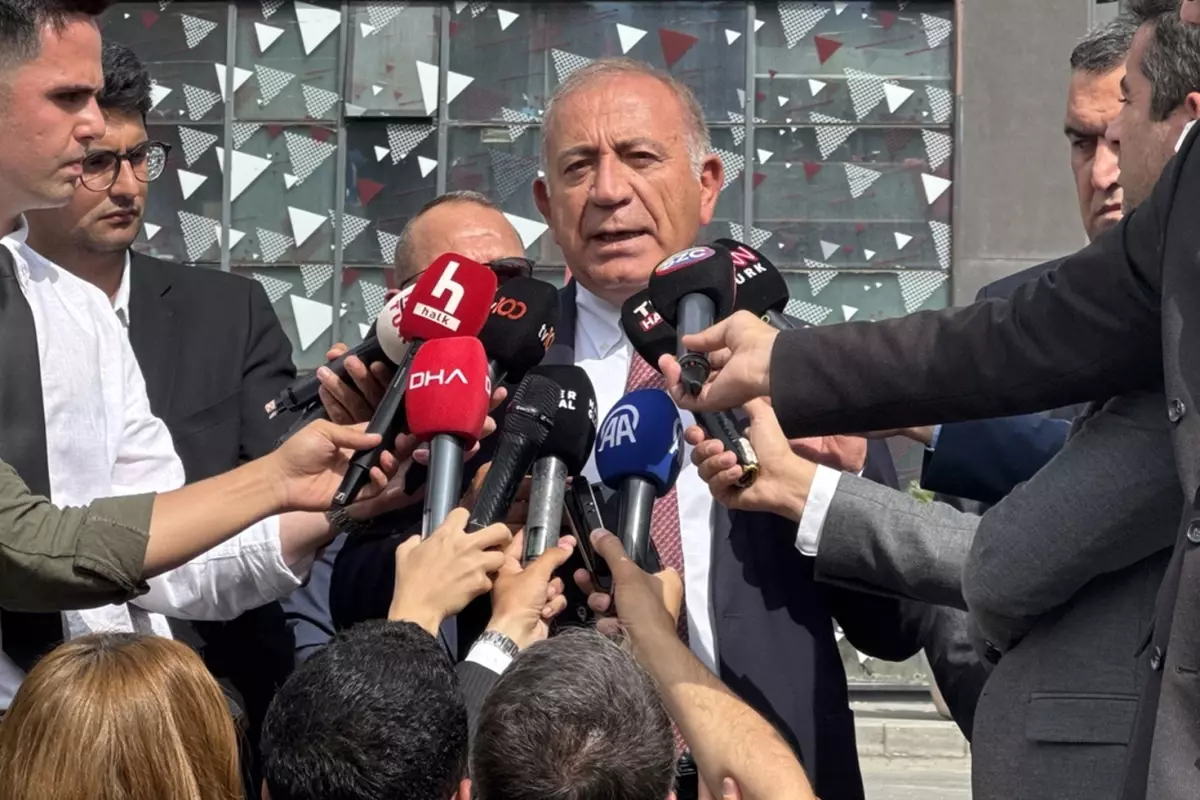 Gürsel Tekin, CHP\'nin hesaplarına erişmek için bankaya başvurdu