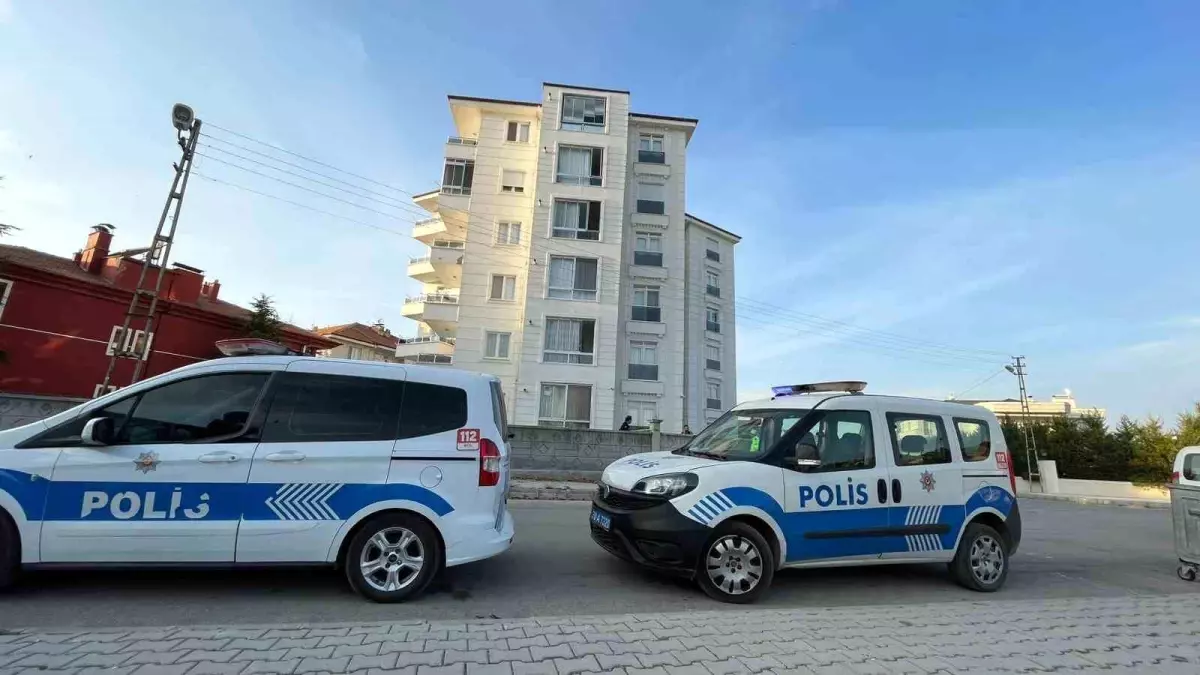 Karaman\'da 5\'inci kattan düşen öğretmen hayatını kaybetti