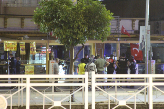 Kendisinden para isteyen akrabasını vurdu