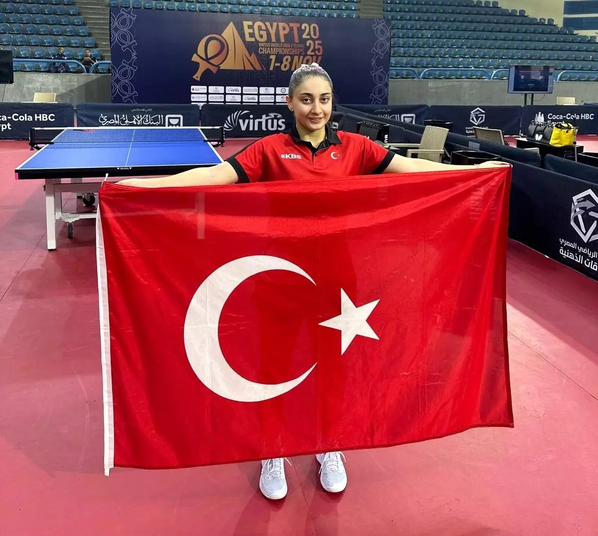 Ebru Acer ve Sümeyra Türk\'ten Masa Tenisi\'nde Madalyalar